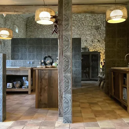 Holiday home Maison Droles D'oiseaux Plieux